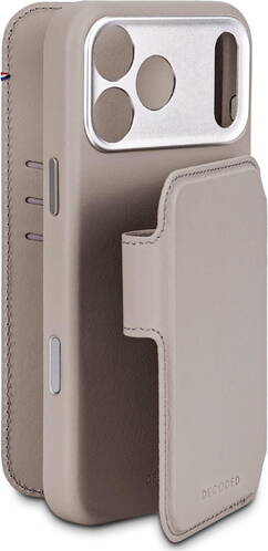 Decoded-Leder-Wallet-2-in-1-mit-MagSafe-iPhone-17-Pro-Clay-03.jpg Decoded-Leder-Wallet-2-in-1-mit-MagSafe-iPhone-17-Pro-Clay-03.jpg