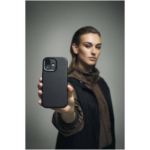 Decoded-Leder-Backcover-mit-MagSafe-iPhone-17-Schwarz-02.jpg