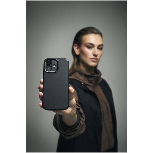 Decoded-Leder-Backcover-mit-MagSafe-iPhone-17-Schwarz-02.jpg Decoded-Leder-Backcover-mit-MagSafe-iPhone-17-Schwarz-02.jpg