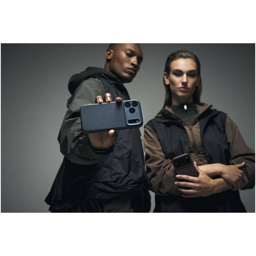 Decoded-Leder-Backcover-mit-MagSafe-iPhone-17-Pro-Max-Blau-02.jpg
