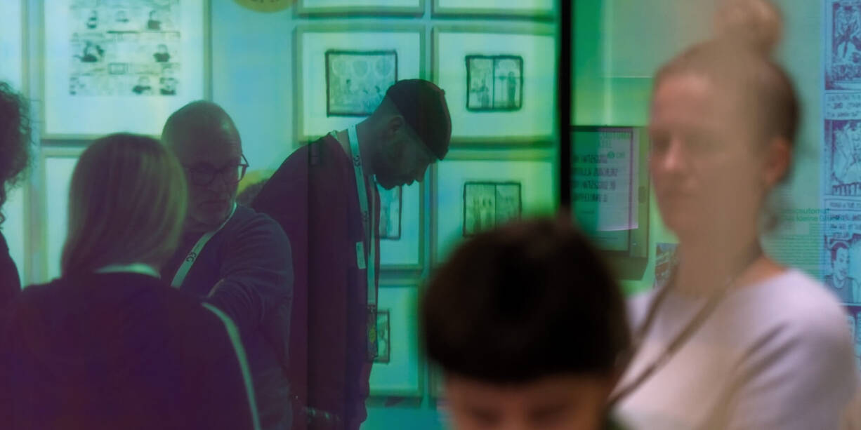 Besucher:innen der Ausstellung im Cartoonmuseum Basel