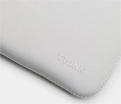 Trunk-Neopren-Sleeve-MB-Pro-14-M5-2025-Silber-05.jpg Trunk-Neopren-Sleeve-MB-Pro-14-M5-2025-Silber-05.jpg