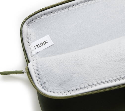 Trunk-Neopren-Sleeve-MB-Pro-14-M5-2025-Dunkelgruen-06.jpg Trunk-Neopren-Sleeve-MB-Pro-14-M5-2025-Dunkelgruen-06.jpg