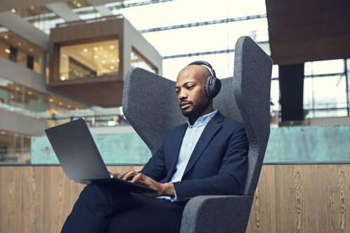 Epos-Sennheiser-Adapt-660-Over-Ear-Headset-stereo-mit-Mikrofon-Schwarz-03.jpg Epos-Sennheiser-Adapt-660-Over-Ear-Headset-stereo-mit-Mikrofon-Schwarz-03.jpg