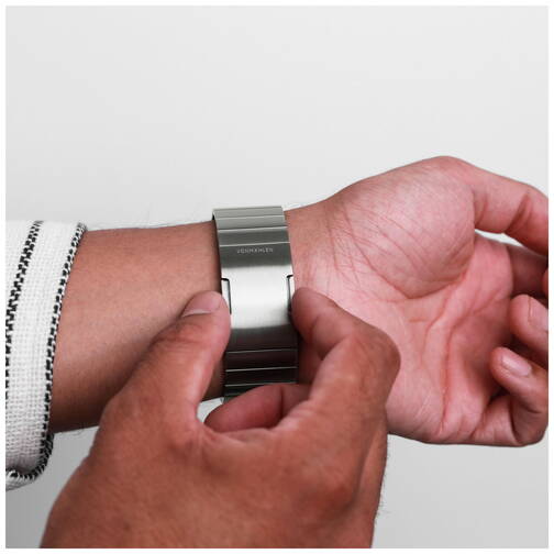 Vonmaehlen-Link-Bracelet-Pro-2-Edelstahl-fuer-Apple-Watch-44-45-46-49-mm-Wues-05.jpg