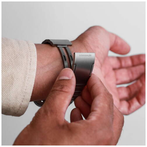 Vonmaehlen-Link-Bracelet-Pro-2-Titanium-fuer-Apple-Watch-44-45-46-49-mm-Natur-04.jpg
