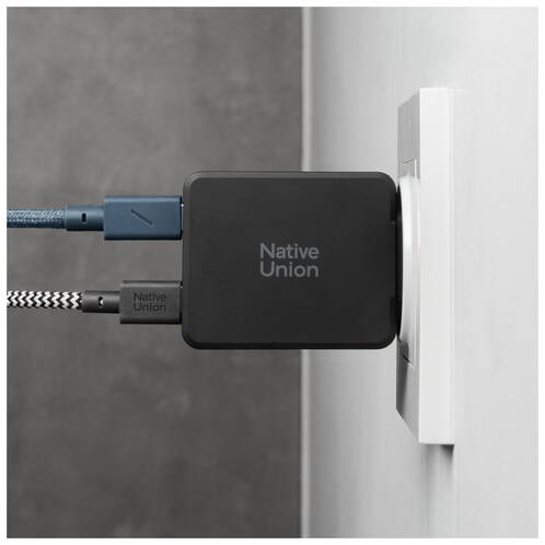 Native-Union-Pocket-GaN-45-W-USB-A-USB-C-Power-Adapter-Dual-USB-C-Schwarz-07.jpg