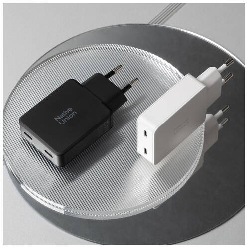 Native-Union-Pocket-GaN-65-W-USB-C-Power-Adapter-Dual-USB-C-Schwarz-09.jpg