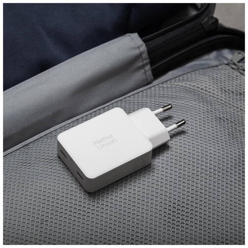 Native-Union-Pocket-GaN-45-W-USB-A-USB-C-Power-Adapter-Dual-USB-C-Weiss-06.jpg