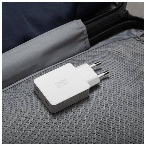 Native-Union-Pocket-GaN-65-W-USB-C-Power-Adapter-Dual-USB-C-Weiss-06.jpg
