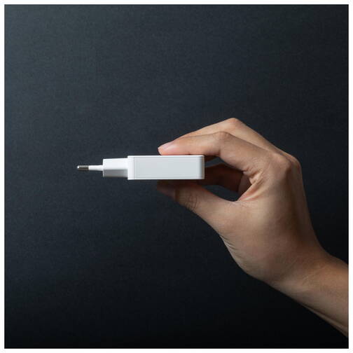 Native-Union-Pocket-GaN-65-W-USB-C-Power-Adapter-Dual-USB-C-Weiss-07.jpg