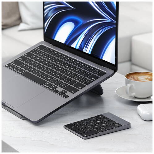 Satechi-Slim-Bluetooth-3-0-Zahlenblock-Space-Grau-04.jpg