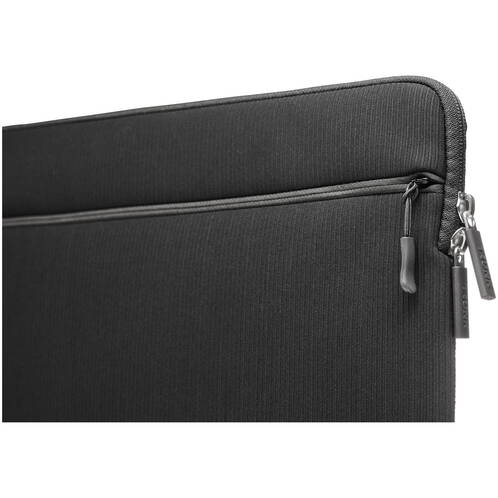 Trunk-Ribbed-Velvet-Pocket-Sleeve-MB-Air-15-M5-2026-Schwarz-07.jpg