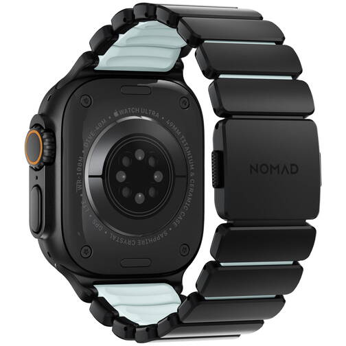 Nomad-Stratos-Titanium-Armband-fuer-Apple-Watch-44-45-46-49-mm-Titan-Schwarz-04.jpg