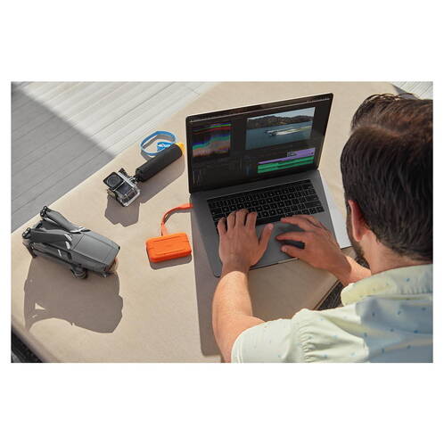 LACIE-4-TB-Rugged-SSD-Orange-08.