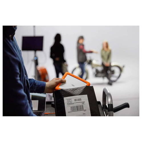 LACIE-8-TB-Rugged-RAID-Shuttle-Harddisk-Weiss-02.