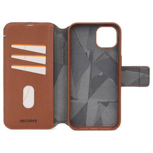Decoded-Leder-Wallet-2-in-1-mit-MagSafe-iPhone-15-Plus-Braun-02.jpg