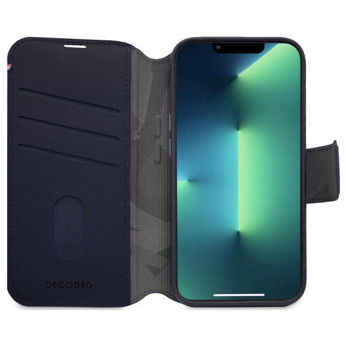 Decoded-Leder-Wallet-2-in-1-mit-MagSafe-iPhone-14-Blau-02.jpg Decoded-Leder-Wallet-2-in-1-mit-MagSafe-iPhone-14-Blau-02.jpg