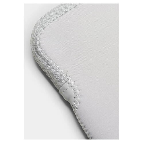 Trunk-Neopren-Sleeve-MB-Pro-14-M5-Pro-2026-Silber-04.jpg