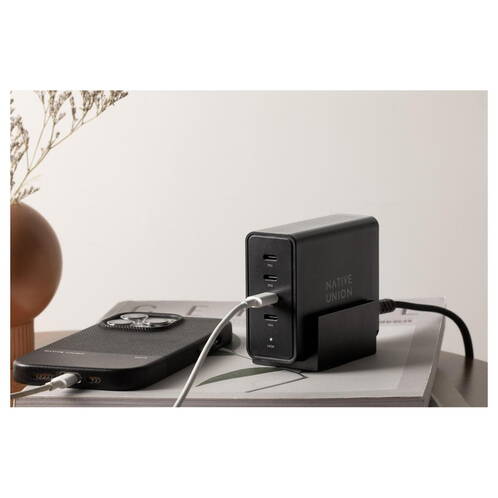 Native-Union-GaN-Dual-140-W-USB-C-Power-Adapter-Schwarz-02.jpg
