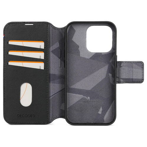 Decoded-Leder-Wallet-2-in-1-mit-MagSafe-iPhone-15-Pro-Max-Schwarz-02.jpg