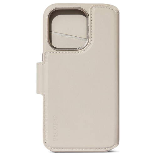 Decoded-Leder-Wallet-2-in-1-mit-MagSafe-iPhone-15-Pro-Clay-04.jpg
