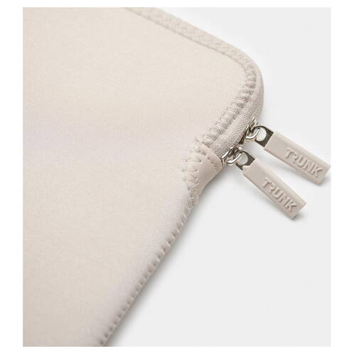 Trunk-Neopren-Sleeve-MB-Air-13-M4-2025-MacBook-Neo-Mondlicht-03.jpg Trunk-Neopren-Sleeve-MB-Air-13-M4-2025-MacBook-Neo-Mondlicht-03.jpg