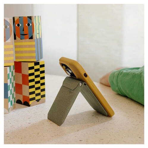 Peak-Design-Mobile-Stand-Wallet-Sage-Green-03.jpg