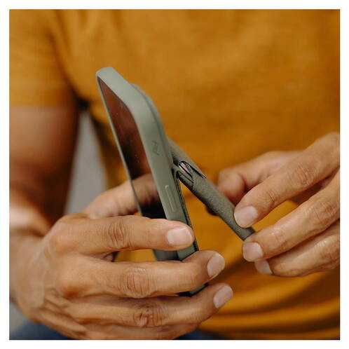 Peak-Design-Mobile-Stand-Wallet-Sage-Green-04.jpg