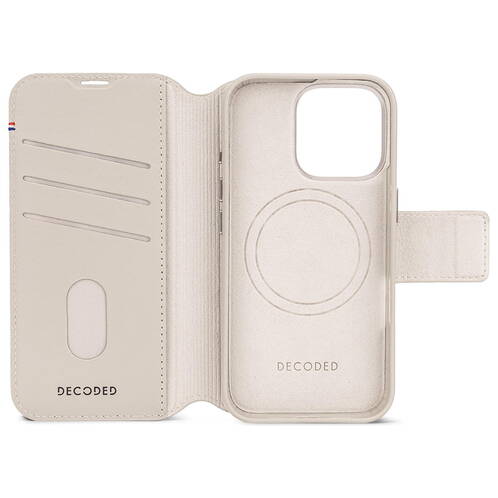 Decoded-Leder-Wallet-2-in-1-mit-MagSafe-iPhone-16-Pro-Clay-02.jpg