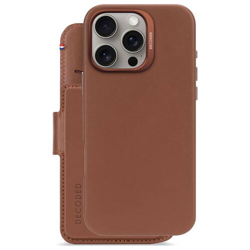 Decoded-Leder-Wallet-2-in-1-mit-MagSafe-iPhone-16-Pro-Max-Braun-04.jpg