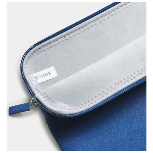 Trunk-Neopren-Sleeve-MB-Air-15-M4-2025-Navy-04.jpg Trunk-Neopren-Sleeve-MB-Air-15-M4-2025-Navy-04.jpg