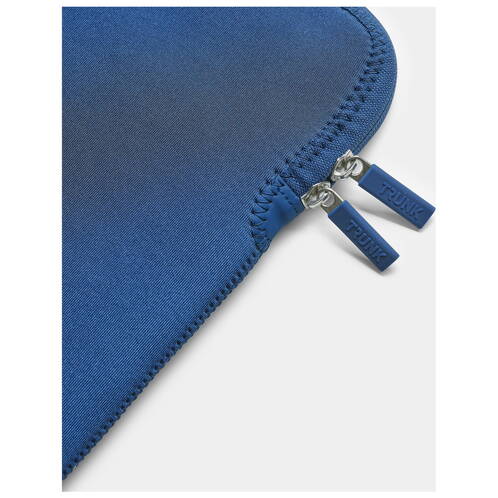 Trunk-Neopren-Sleeve-MB-Air-15-M4-2025-Navy-06.jpg Trunk-Neopren-Sleeve-MB-Air-15-M4-2025-Navy-06.jpg