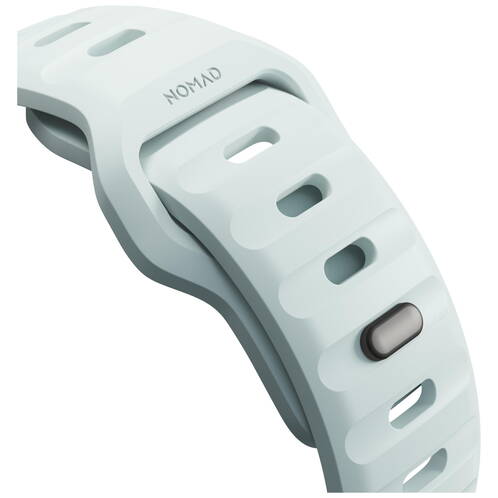 Nomad-Sportarmband-Glow-fuer-Apple-Watch-38-40-41-42-mm-Blau-06.jpg