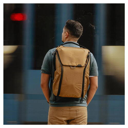Peak-Design-Everyday-Backpack-30L-v2-Coyote-13.jpg