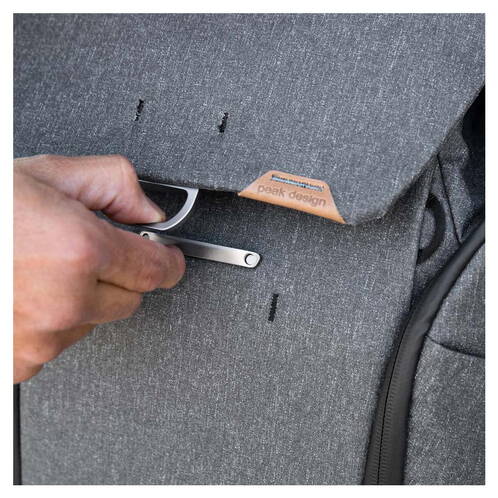 Peak-Design-Everyday-Backpack-30L-v2-Kohlegrau-08.jpg