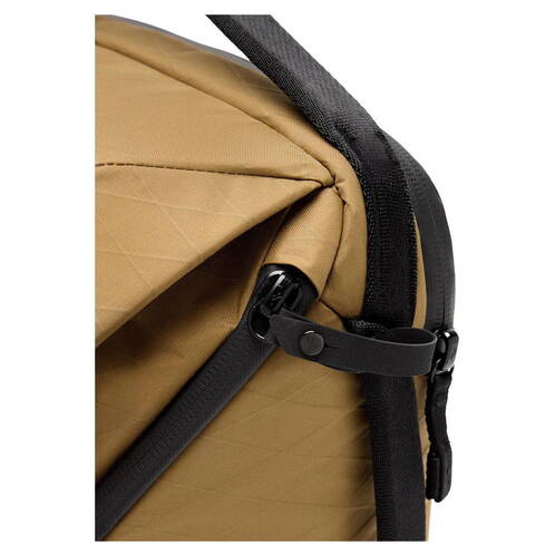 Peak-Design-Everyday-Backpack-20L-v2-Coyote-05.jpg