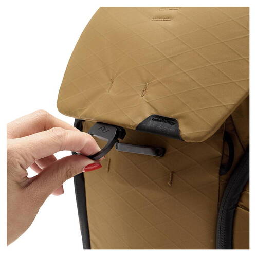 Peak-Design-Everyday-Backpack-20L-v2-Coyote-07.jpg