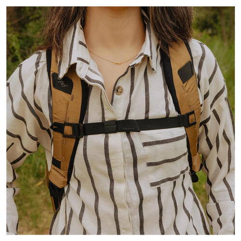 Peak-Design-Everyday-Backpack-20L-v2-Coyote-11.jpg