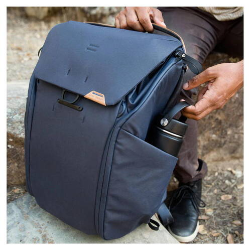 Peak-Design-Everyday-Backpack-20L-v2-Mitternacht-08.jpg