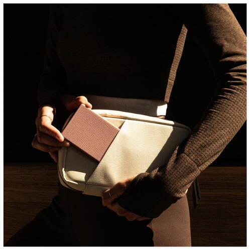 Native-Union-Active-Magnetic-Wireless-15-W-USB-3-1-Typ-C-Power-Bank-5000-mA-h-05.jpg Native-Union-Active-Magnetic-Wireless-15-W-USB-3-1-Typ-C-Power-Bank-5000-mA-h-05.jpg