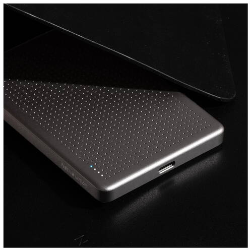 Native-Union-Active-Magnetic-Wireless-15-W-USB-3-1-Typ-C-Power-Bank-5000-mA-h-06.jpg