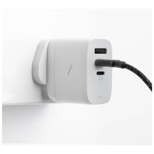 Native-Union-International-GaN-67-W-USB-A-USB-C-Power-Adapter-Weiss-03.jpg