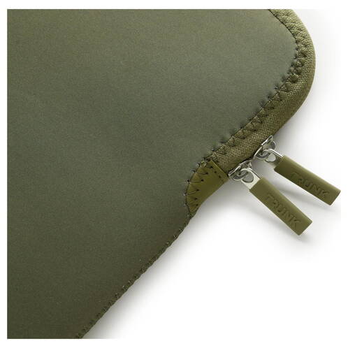 Trunk-Neopren-Sleeve-MB-Pro-14-M5-Pro-2026-Dunkelgruen-06.jpg Trunk-Neopren-Sleeve-MB-Pro-14-M5-Pro-2026-Dunkelgruen-06.jpg