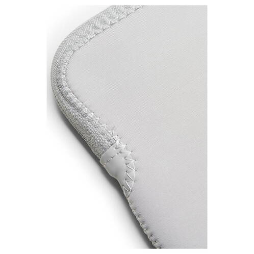 Trunk-Neopren-Sleeve-MB-Air-13-M5-2026-Silber-05.jpg Trunk-Neopren-Sleeve-MB-Air-13-M5-2026-Silber-05.jpg