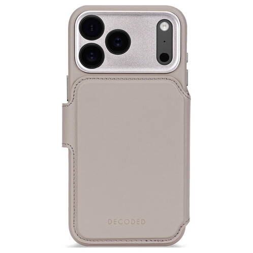 Decoded-Leder-Wallet-2-in-1-mit-MagSafe-iPhone-17-Pro-Max-Clay-04.jpg