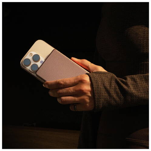 Native-Union-Active-Magnetic-Wireless-15-W-USB-3-1-Typ-C-Power-Bank-5000-mA-h-04.jpg Native-Union-Active-Magnetic-Wireless-15-W-USB-3-1-Typ-C-Power-Bank-5000-mA-h-04.jpg