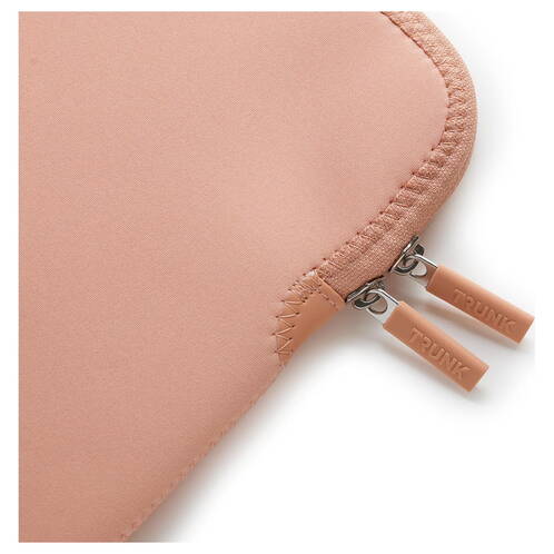 Trunk-Neopren-Sleeve-MB-Pro-16-2-M5-Pro-2026-Koralle-05.jpg Trunk-Neopren-Sleeve-MB-Pro-16-2-M5-Pro-2026-Koralle-05.jpg