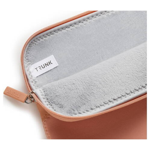 Trunk-Neopren-Sleeve-MB-Air-13-M4-2025-MacBook-Neo-Koralle-07.jpg Trunk-Neopren-Sleeve-MB-Air-13-M4-2025-MacBook-Neo-Koralle-07.jpg
