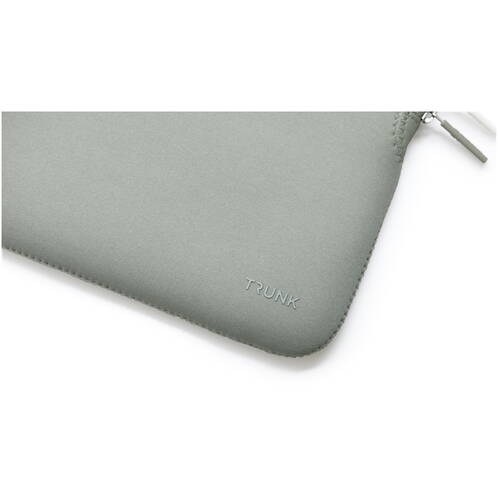 Trunk-Neopren-Sleeve-MB-Air-15-M5-2026-Salbei-04.jpg
